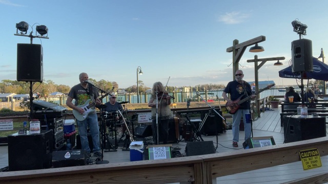 Crackers Bar and Grille